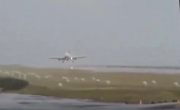 Απίστευτες προσγειώσεις αεροσκαφών – Οι επιδέξιοι χειρισμοί πιλότων (Βίντεο)